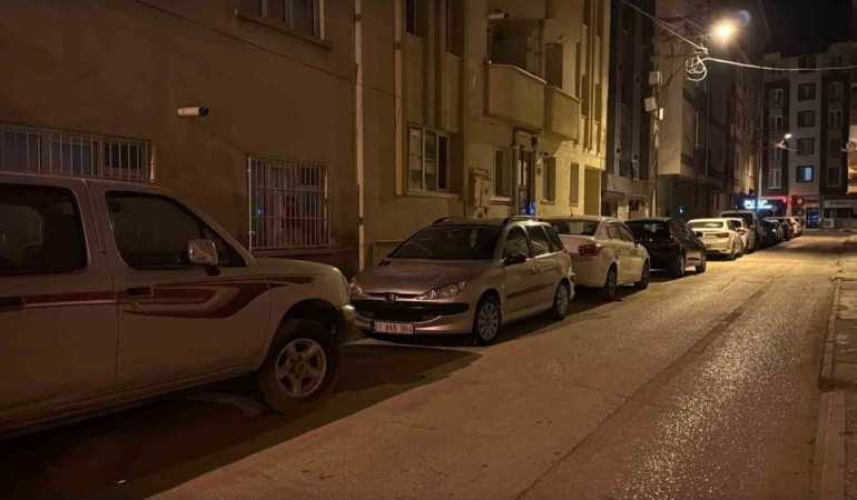 Eskişehir’de gece yarısı çalan araç kornası mahalleliyi sokağa döktü
