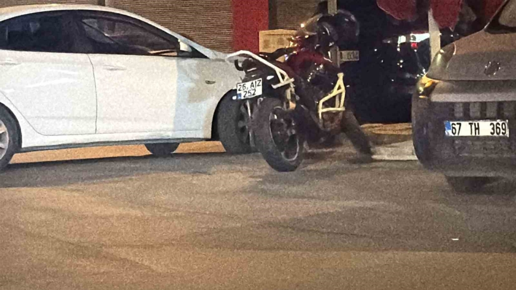 Eskişehir’de motosikletin yayaya çarptığı kazada 2 kişi yaralandı