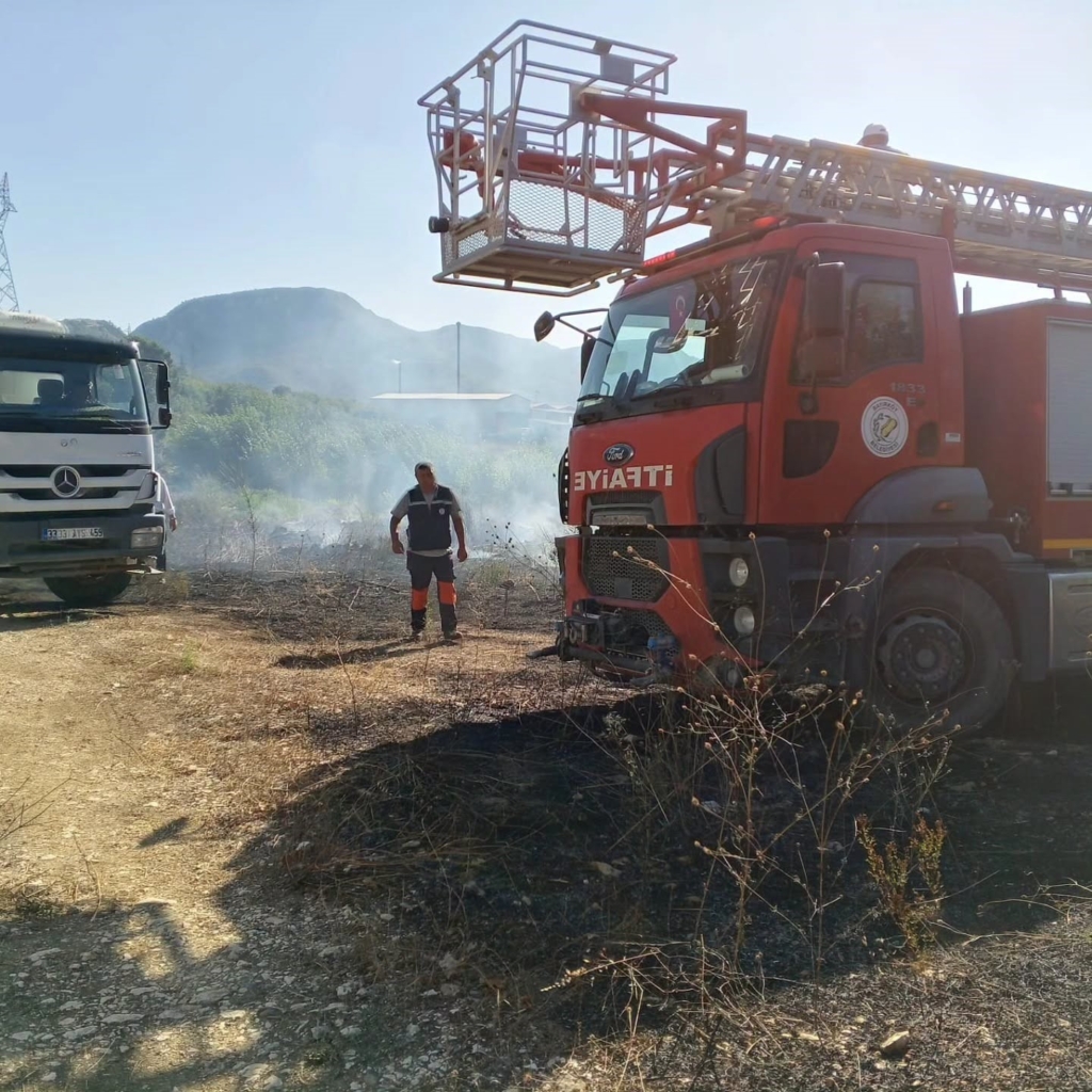 YHT hattında korkutan çalılık yangını