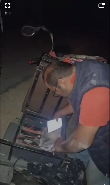 Engelli aracı ile kaza yapan vatandaşın yardımına vatandaşlar koştu