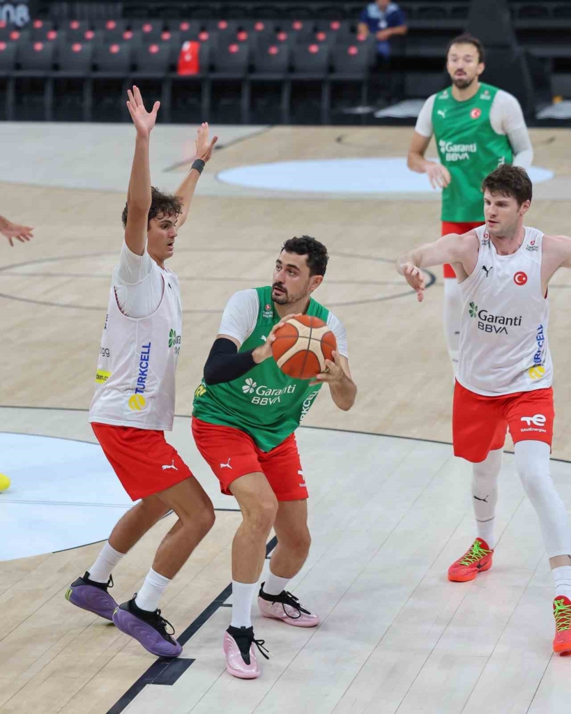 A Milli Erkek Basketbol Takımı, Türk Hava Yolları DBB Süper Kupa için Almanya’ya gitti