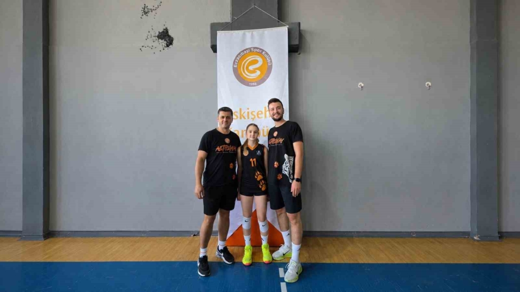 Eskişehir’de yetişen 11 yaşındaki sporcu, köklü voleybol kulübünün altyapısına transfer oldu