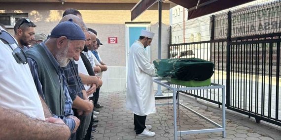 Arkadaşı tarafından bıçaklanarak öldürülen esnaf son yolculuğuna uğurlandı