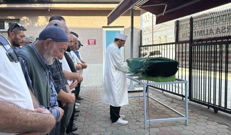 Bıçaklanarak öldürülen esnaf Bülent Sap son yolculuğuna uğurlandı