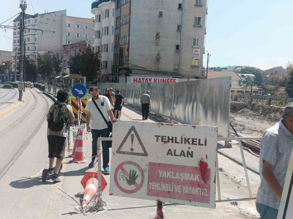 Halkevi inşaat bölgesinde ulaşım kargaşası