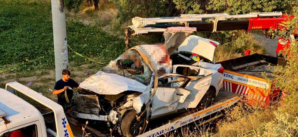 Afyonkarahisar’da feci kaza: 2 ölü, 2 yaralı