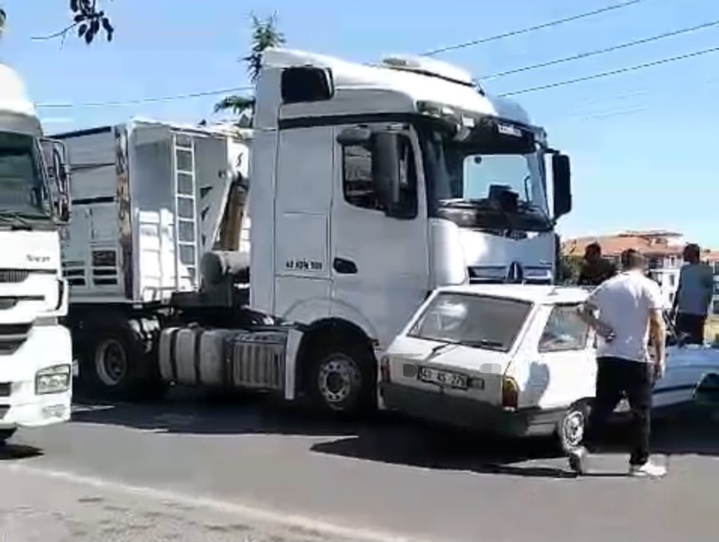 Kütahya’da çekici ile otomobil çarpıştı: 2 yaralı