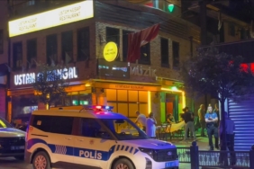 Polisin yanında bile durmadılar… Tarihi Arapşükrü Sokağı’nda kavga kamerada