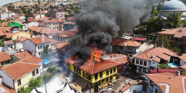 Tarihi Odunpazarı Evleri bölgesinde korkutan yangın: 2 kişi dumandan etkilendi