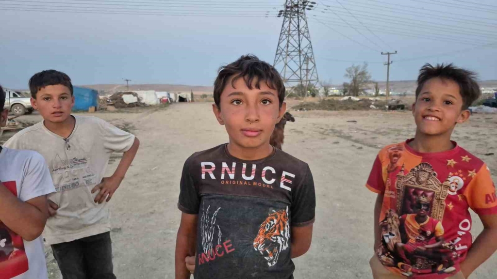 Eskişehir’de çadırda kalan mevsimlik tarım işçileri ve çocuklarının yaşantısı