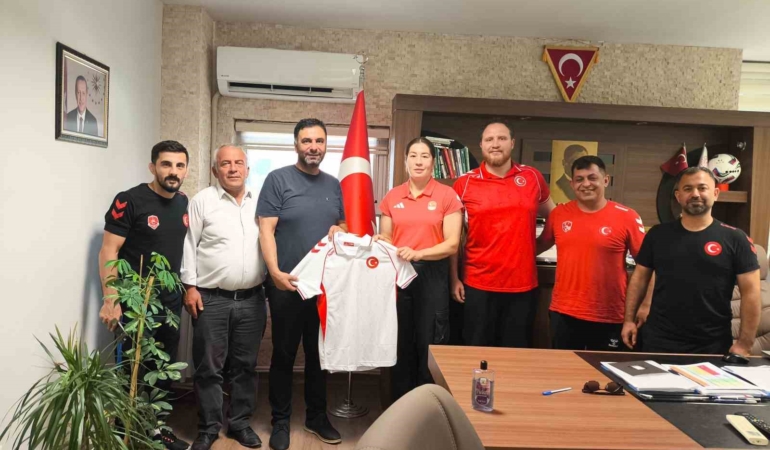 U-20 Kadın Güreş Milli Takımı’nın Afyonkarahisar kampı başladı