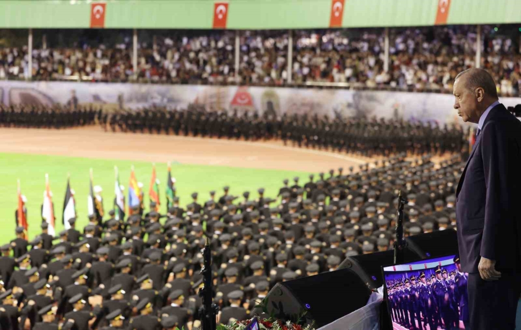 Cumhurbaşkanı Erdoğan: "Birileri 30 yıl öncesinin kodları içinde gelişmeleri ele almaya çalışırken, biz yeni sistemin kutup başlarından biri olmak için ne gerekiyorsa onu yapıyoruz"