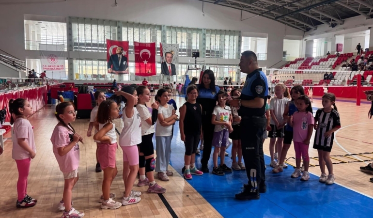 Bilecik’te çocuklara polislik mesleği ve güvenli yaşam anlatıldı
