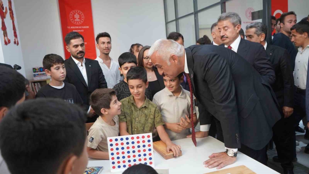 Bakan Ersoy: "Kütüphaneler artık yalnızca kitap okunan yerler değil araştırmanın, üretimin, inovasyonun ve kültürel gelişimin merkezi haline geldi"