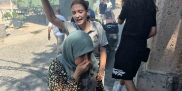 Tarihi bölgede çıkan yangının dumanı sebebiyle vatandaşlar zor anlar yaşadı