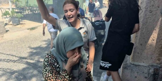 Tarihi bölgede çıkan yangının dumanı sebebiyle vatandaşlar zor anlar yaşadı