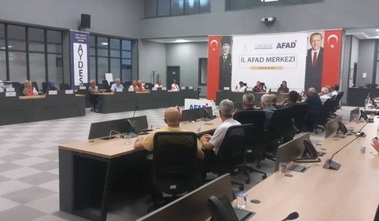 Kütahya’da muhtarlarla afet hazırlığı toplantısı düzenlendi