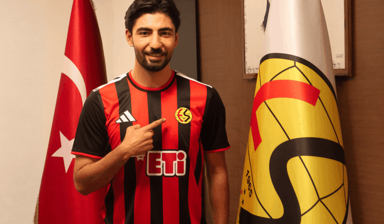 Eskişehirspor Emre Sarıkaya’yı Kadrosuna Kattı