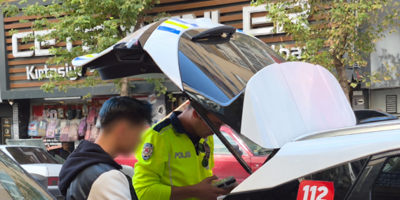 Eskişehir’de otomobil sürücüsüne yumruk atan motosikletliye 180 bin TL ceza