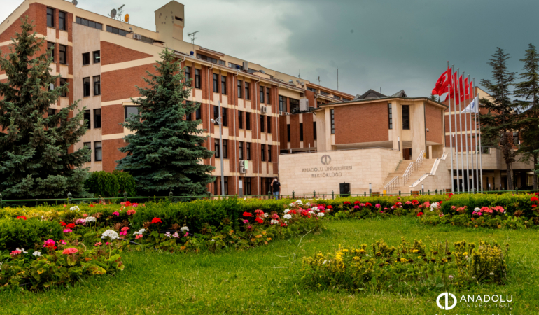 Anadolu Üniversitesi 36 Akademik Personel Alacak: Başvurular Başladı