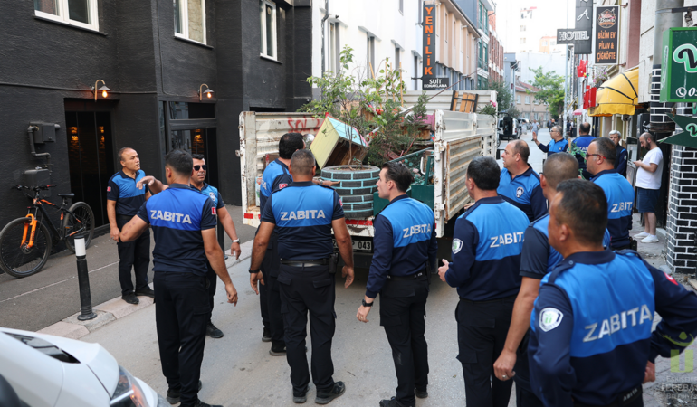 Eskibağlar’da Kaldırım İşgallerine Zabıta Müdahalesi