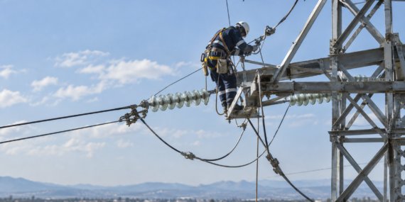Tepebaşı’nda Yüksek Gerilim Hattında İşçi Elektriğe Kapıldı