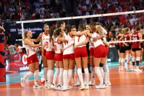 A MİLLİ KADIN VOLEYBOL TAKIMI FİNAL İÇİN SIRBİSTAN KARŞISINDA