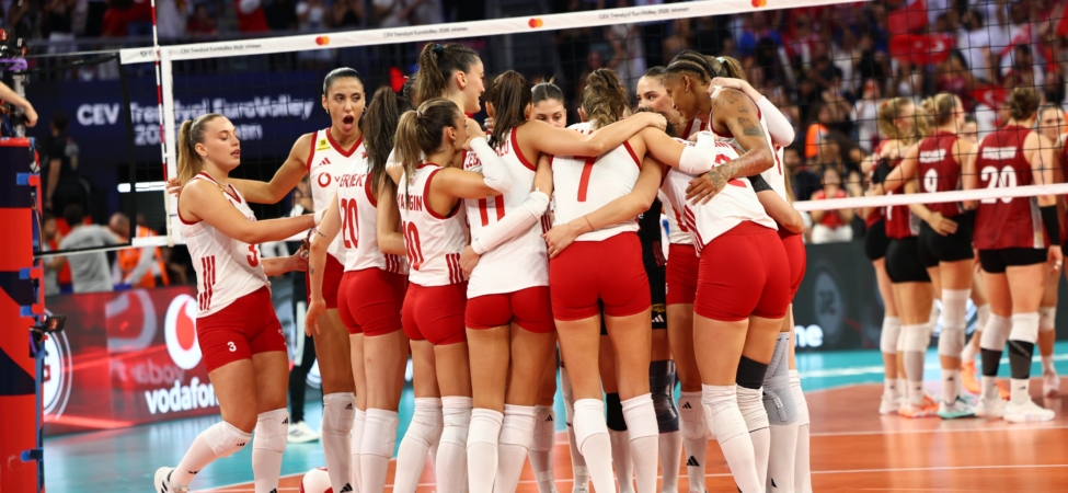 A MİLLİ KADIN VOLEYBOL TAKIMI FİNAL İÇİN SIRBİSTAN KARŞISINDA