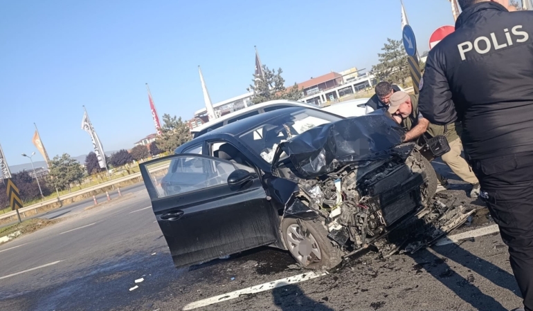 Kütahya-Eskişehir Yolunda Kaza: 6 Yaralı