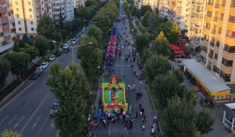 Atatürk Bulvarı 20 Eylül’de Araç Trafiğine Kapanacak