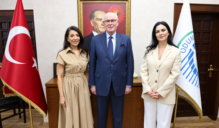 Odunpazarı’nda 9 Öğrenciye Tam Dil Bursu