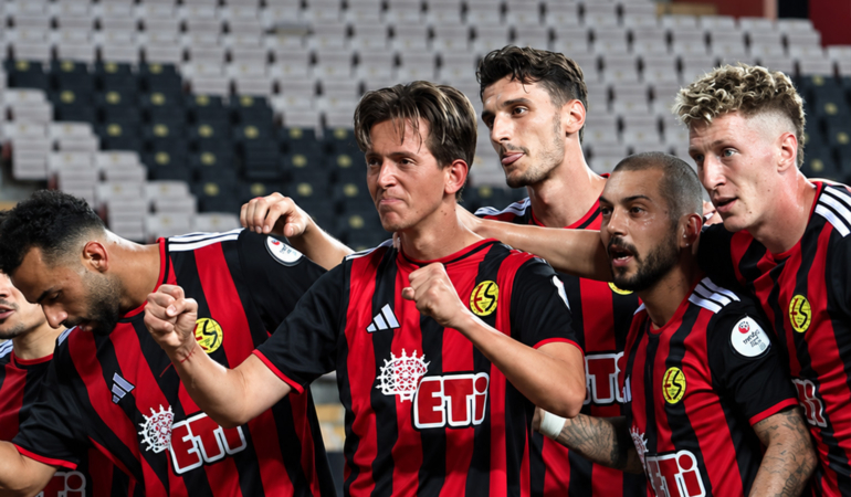 Eskişehirspor sezona 4 gollü galibiyetle başladı