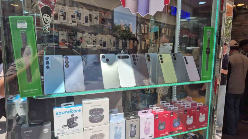 İthal telefonlara getirilen yeni gümrük düzenlemesi fiyatları etkilemedi