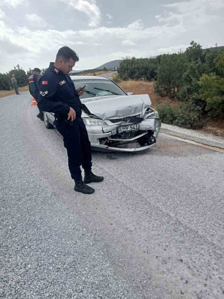 Sivrihisar’da otomobiller kafa kafaya çarpıştı: 1’i ağır 2 yaralı