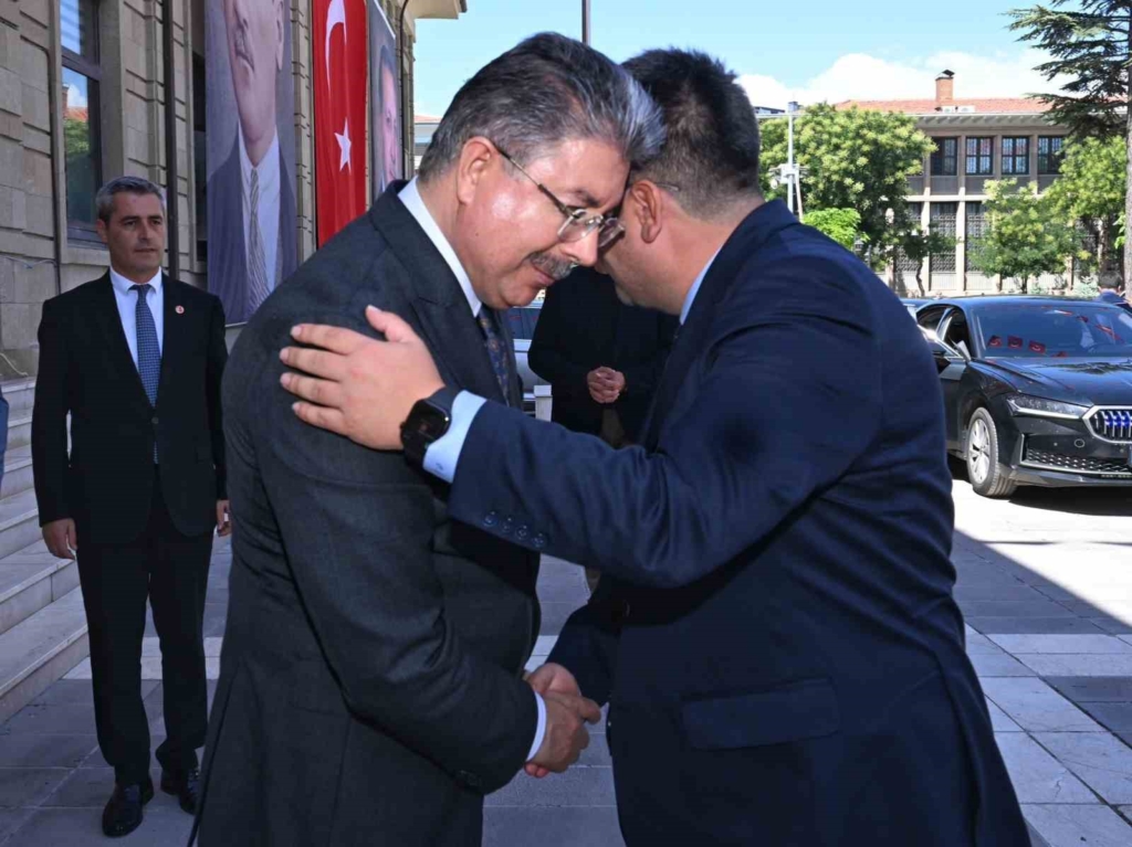 Adalet Bakan Yardımcısı Tuncay, Eskişehir Valisi Yılmaz’ı ziyaret etti