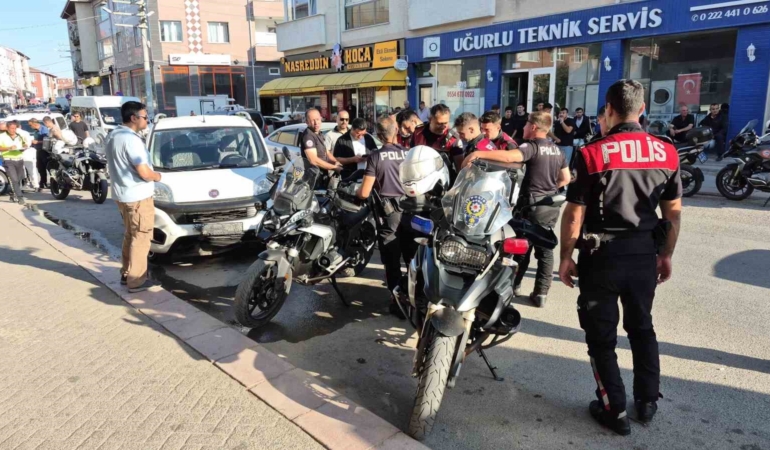 Eskişehir’de motosikletli yunus polisi arkadan çarpmada yaralandı