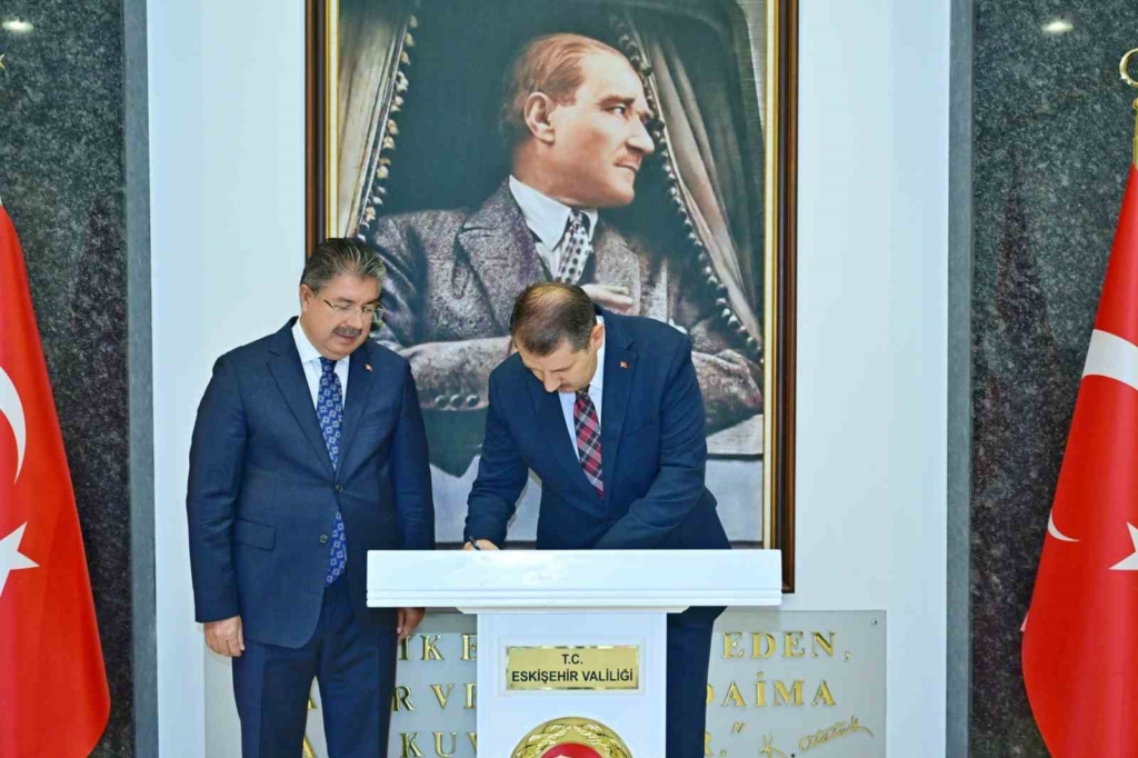 Millî Savunma Bakan Yardımcısı Ayhan, Vali Yılmaz’ı ziyaret etti