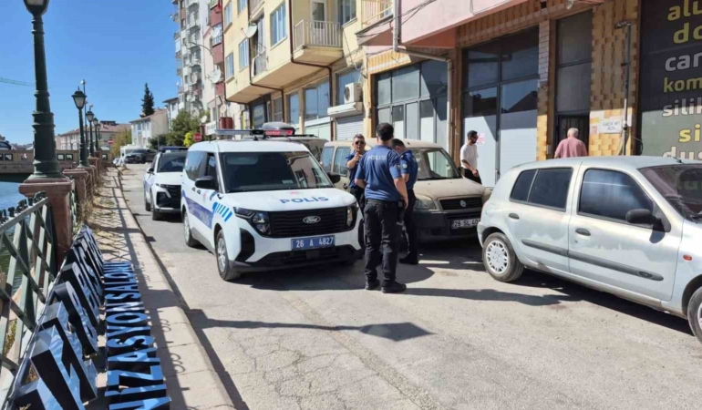 Eskişehir’de aracını çekmek için bindiği araçta hayatını kaybetti