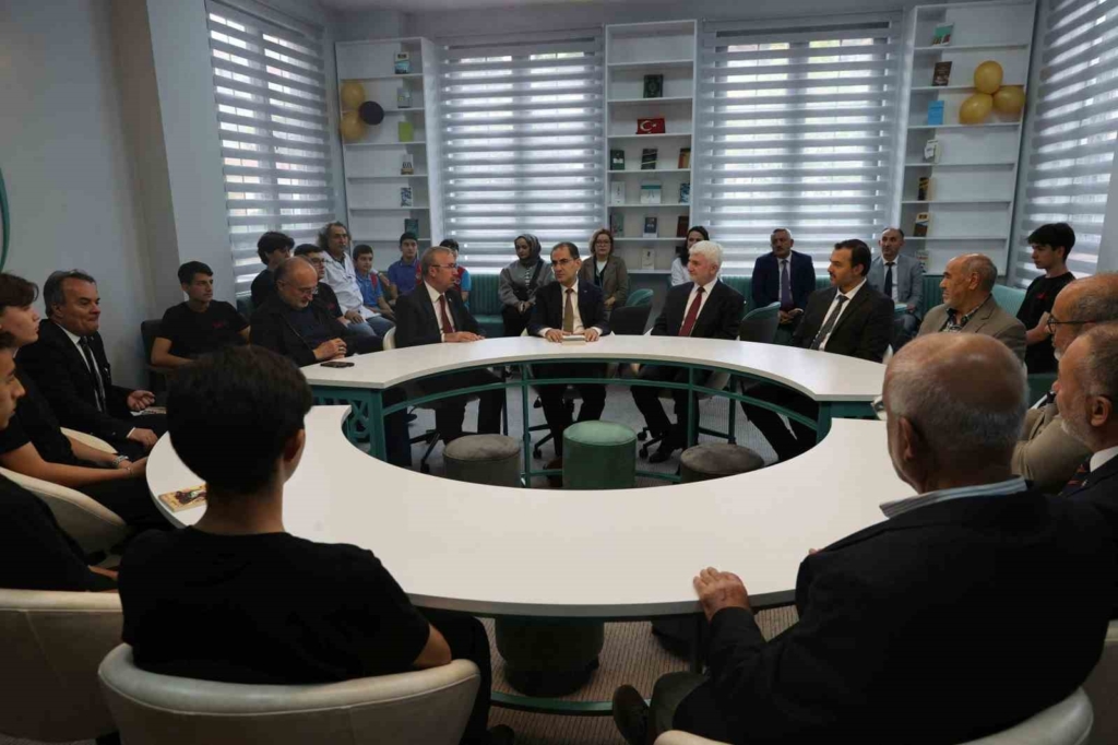 TEİ’den Eskişehir Anadolu İmam Hatip Lisesine yeni kütüphane