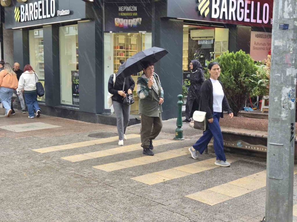 Eskişehir’de sağanak yağış etkili oldu
