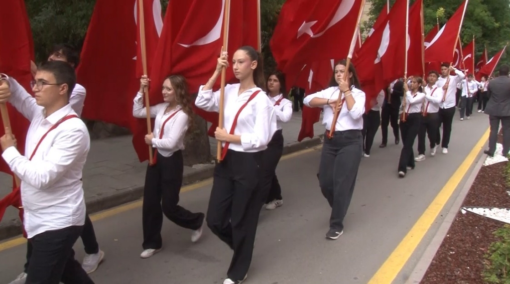 Eskişehir’de Gaziler Günü dolayısıyla bando yürüyüşü yapıldı
