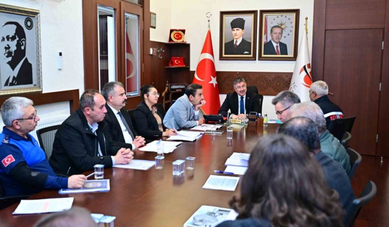 Eskişehir Valisi Yılmaz, Halk Günü’nde vatandaşları dinledi