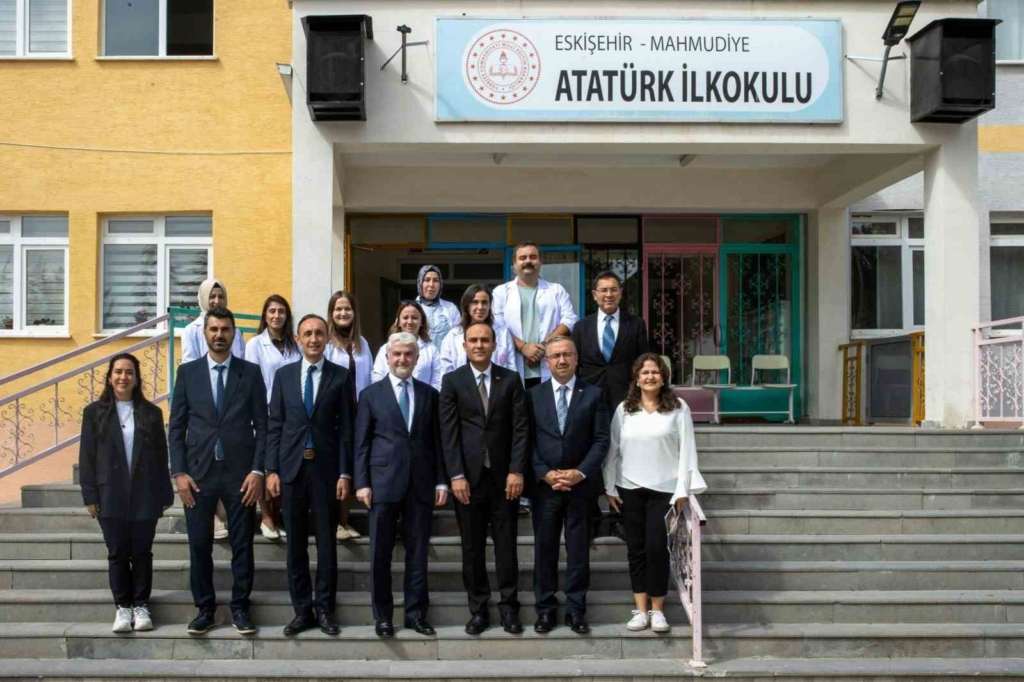 TEI’den Mahmudiye’ye kırtasiye desteği