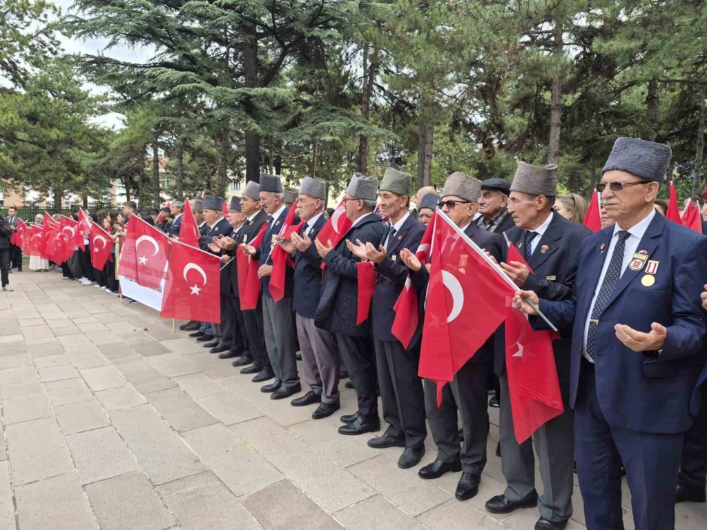 Eskişehir’de Gaziler Günü dolayısıyla bando yürüyüşü yapıldı