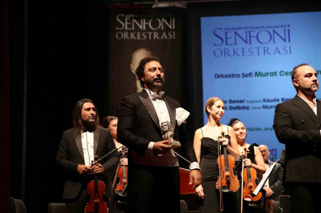 Eskişehir Büyükşehir Belediyesi Senfoni Orkestrası yeni sezonu opera ve operet eserleriyle açtı
