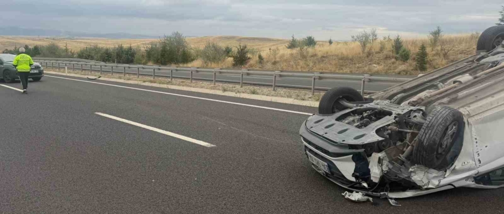 Sivrihisar’da çarpışan 2 araçtan biri takla attı