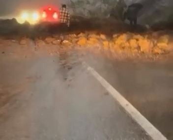 Uludağ yolunda heyelan: Ulaşım yeniden sağlandı