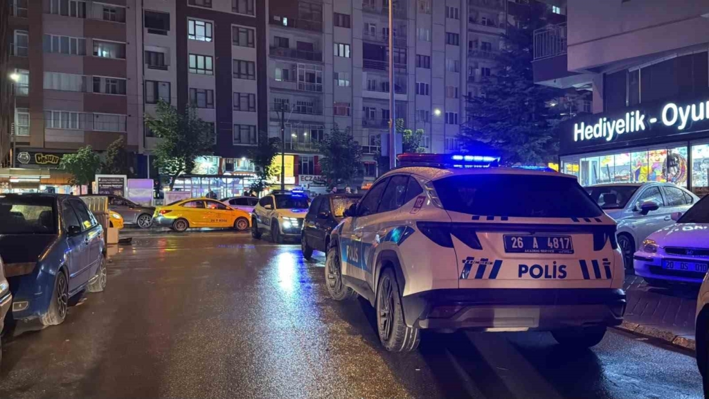 Havaya ateş edip dükkanda saklanan çocuk darp edildi