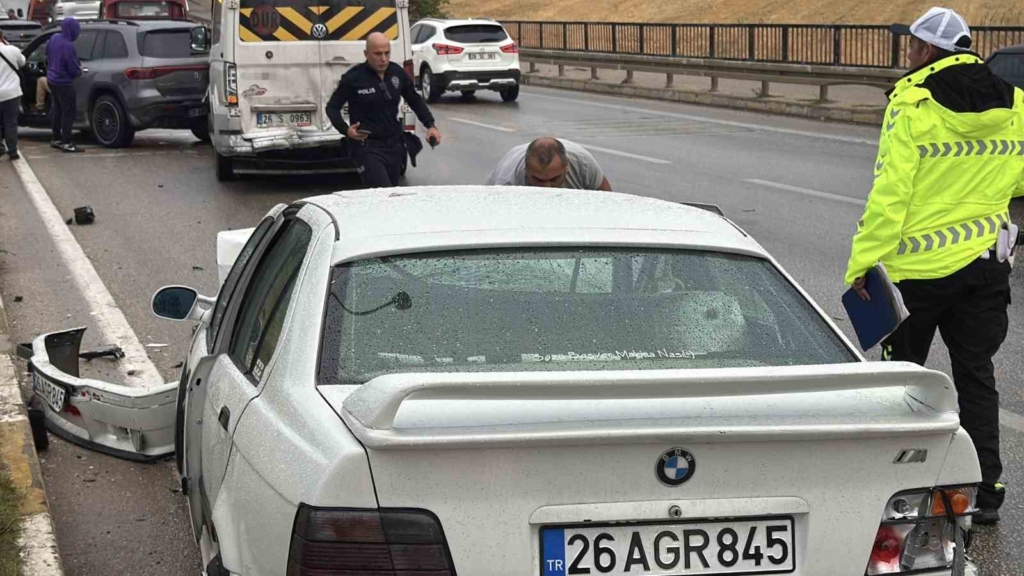 Eskişehir’de 7 araçlı zincirleme kaza: 1 yaralı