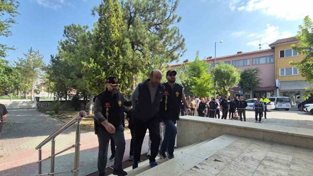 Oto galerici gencin ölümünün 3 şüphelisi adliyeye sevk edildi
